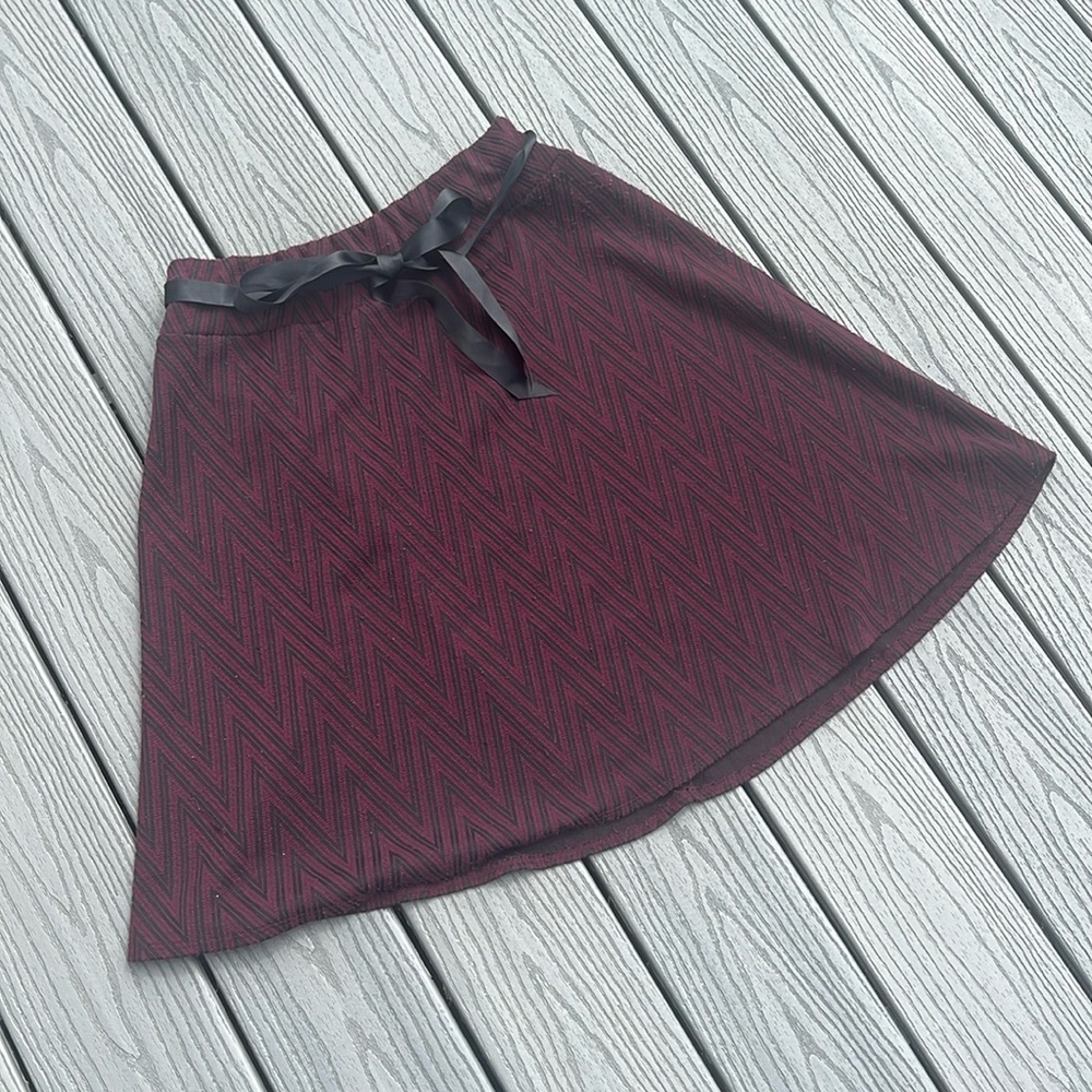 ❄️ Chevron Maroon and Black Midi Skirt